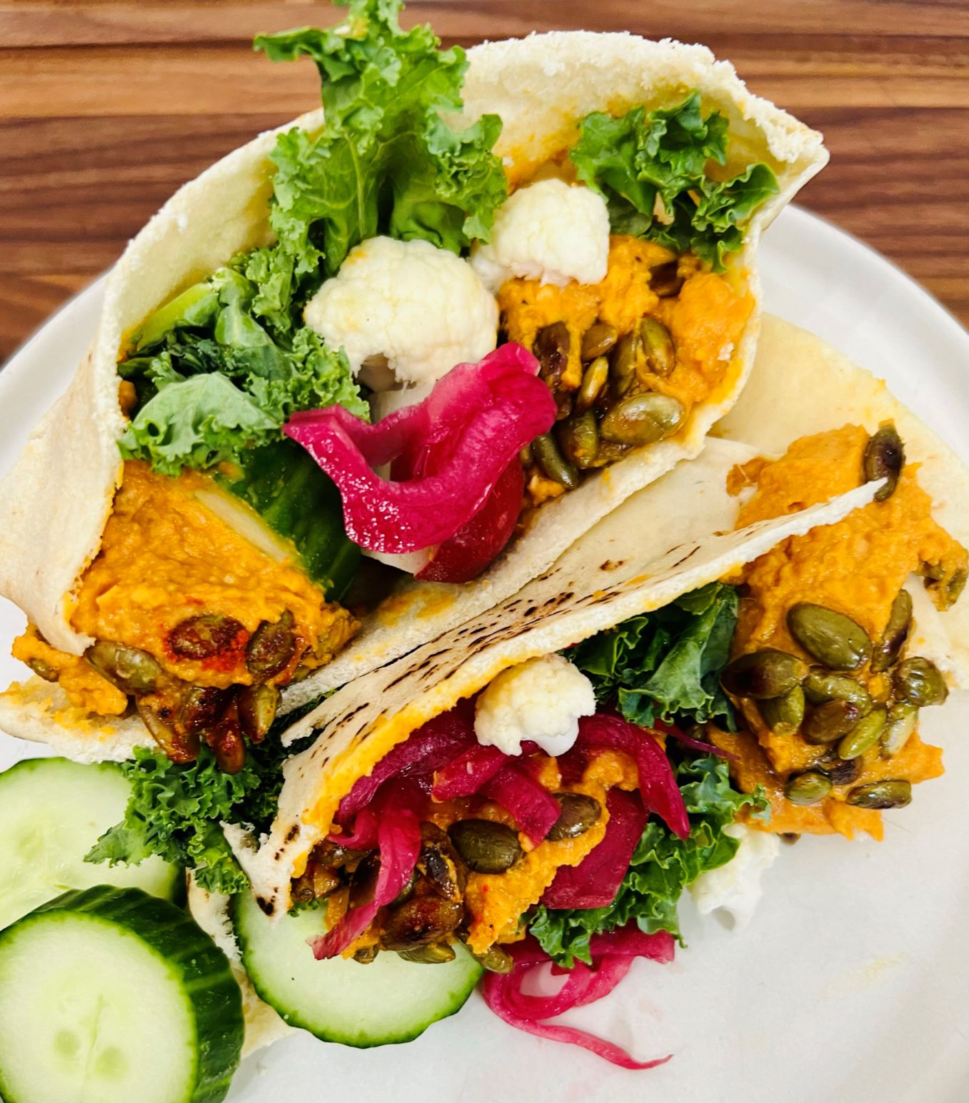 pita sandwich with pumpkin hummus and veggies